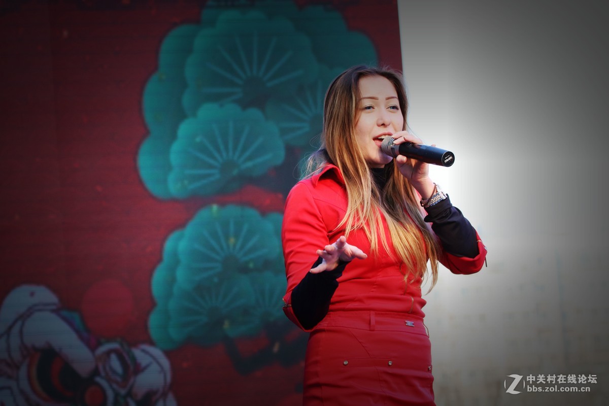 乌克兰洋妞演唱