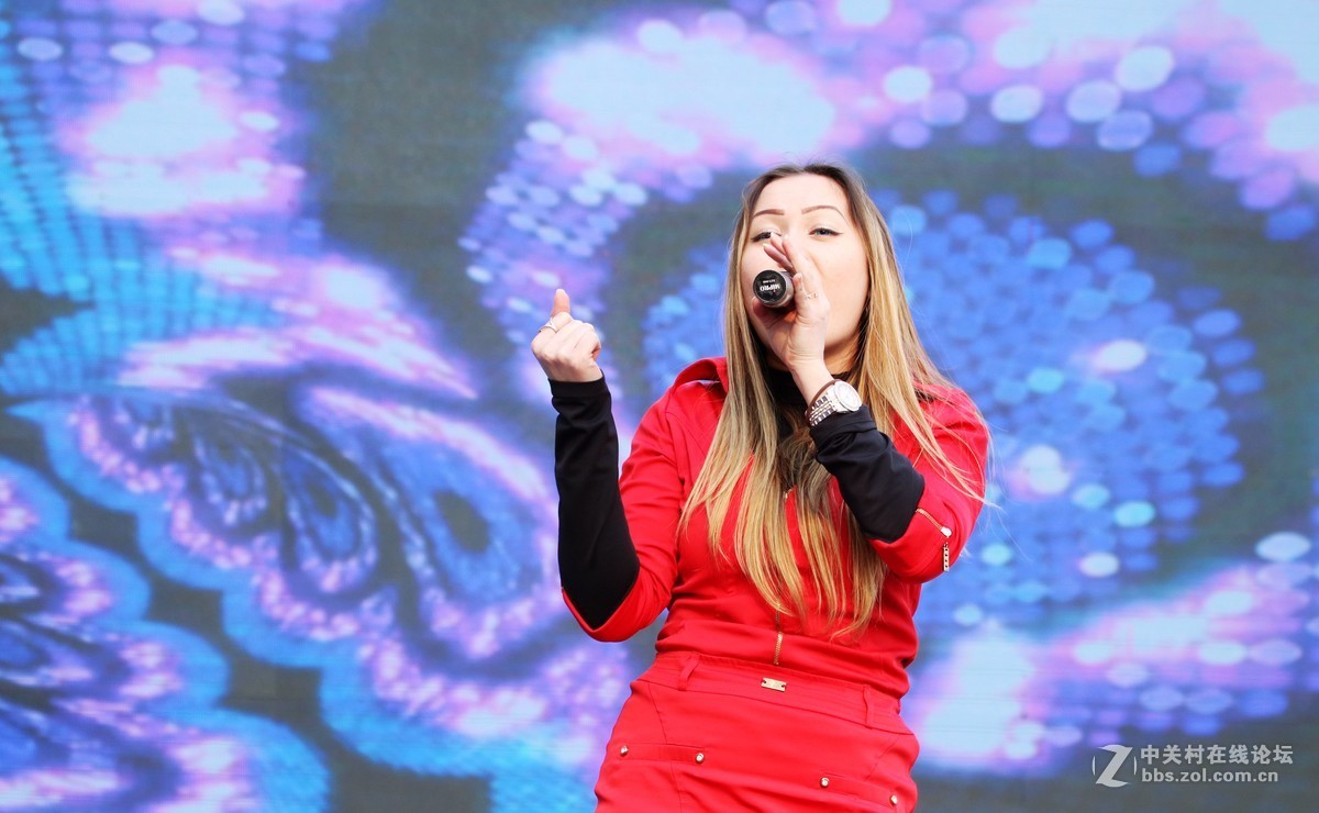 乌克兰洋妞演唱