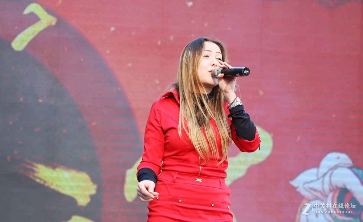 乌克兰洋妞演唱