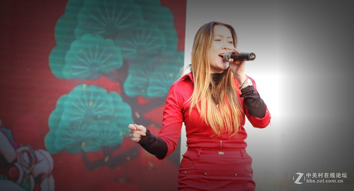 乌克兰洋妞演唱