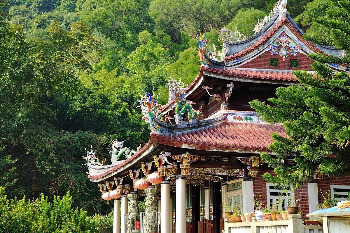 闽南古寺庙龙池岩