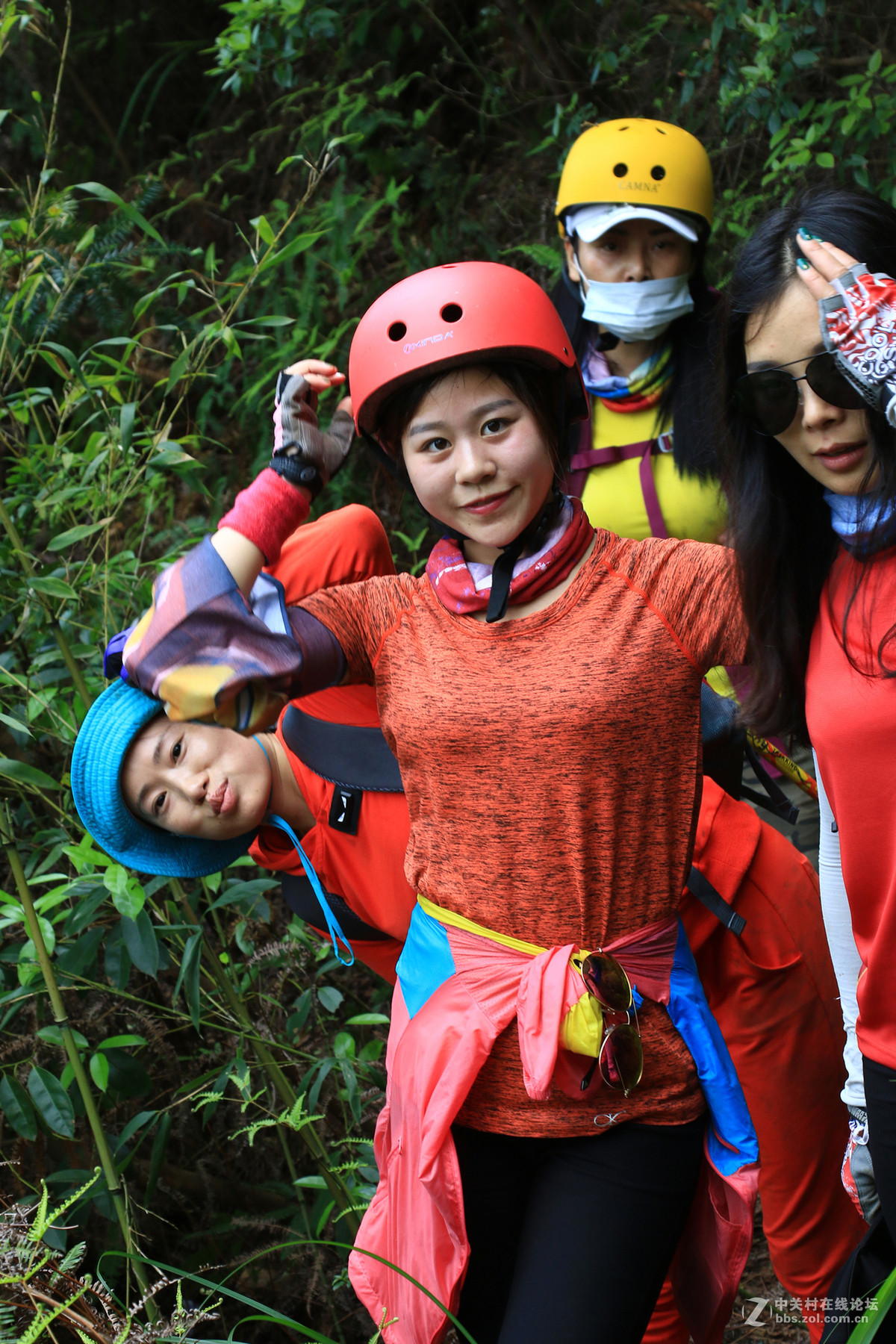 原片，一次户外活动，內有美女哦！