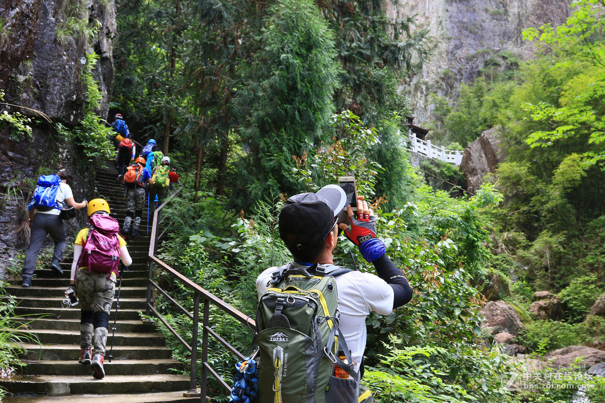 原片，一次户外活动，內有美女哦！