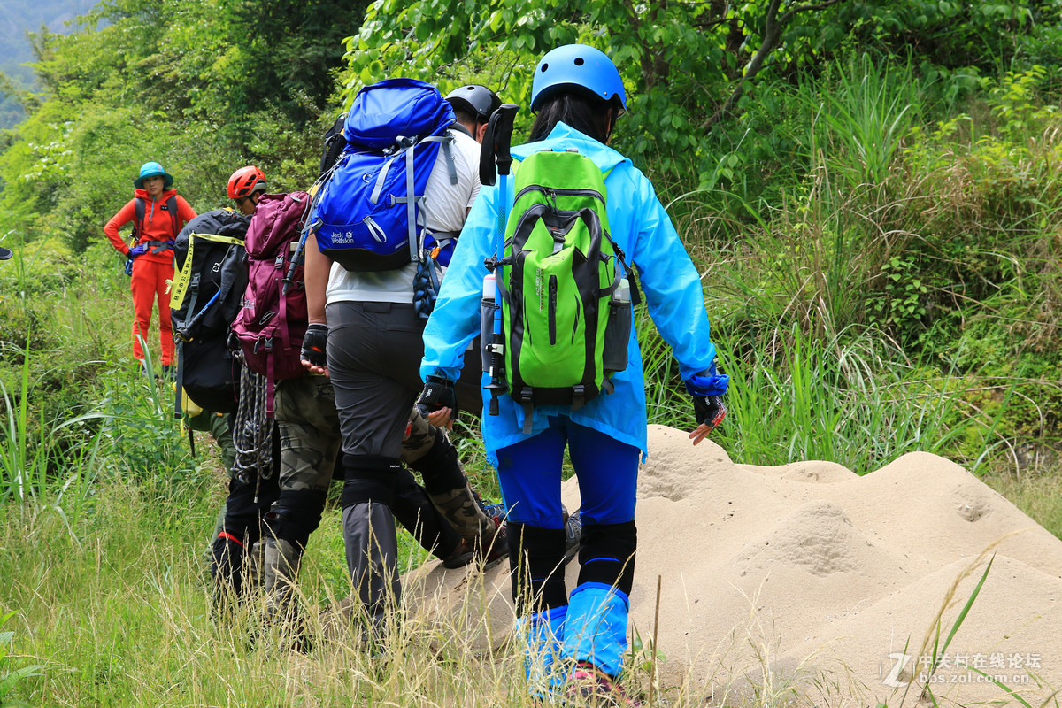 原片，一次户外活动，內有美女哦！
