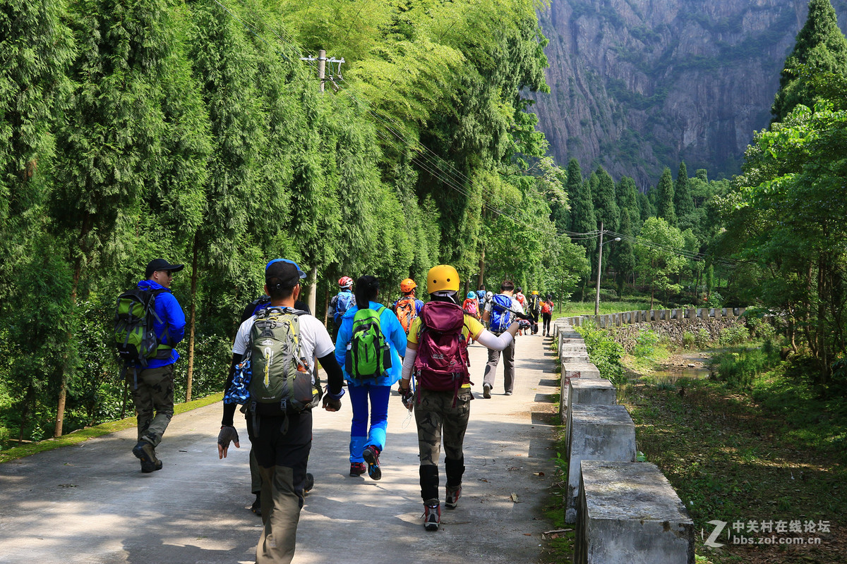 原片，一次户外活动，內有美女哦！