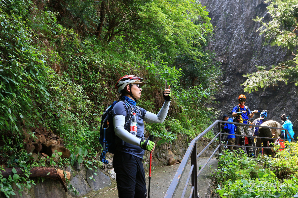原片，一次户外活动，內有美女哦！