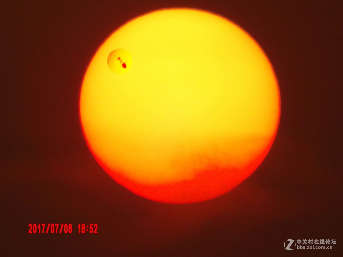 拍落日又现太阳黑子群