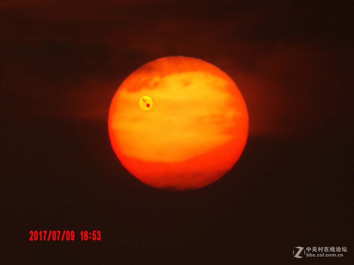 拍落日又现太阳黑子群