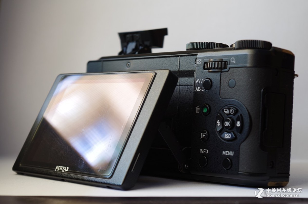 出个MX-1，出个威达28-210红圈（2016年6月9日镜头已出）（2016年11月7日MX-1已出）