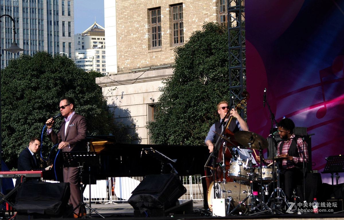 草坪上的爵士调