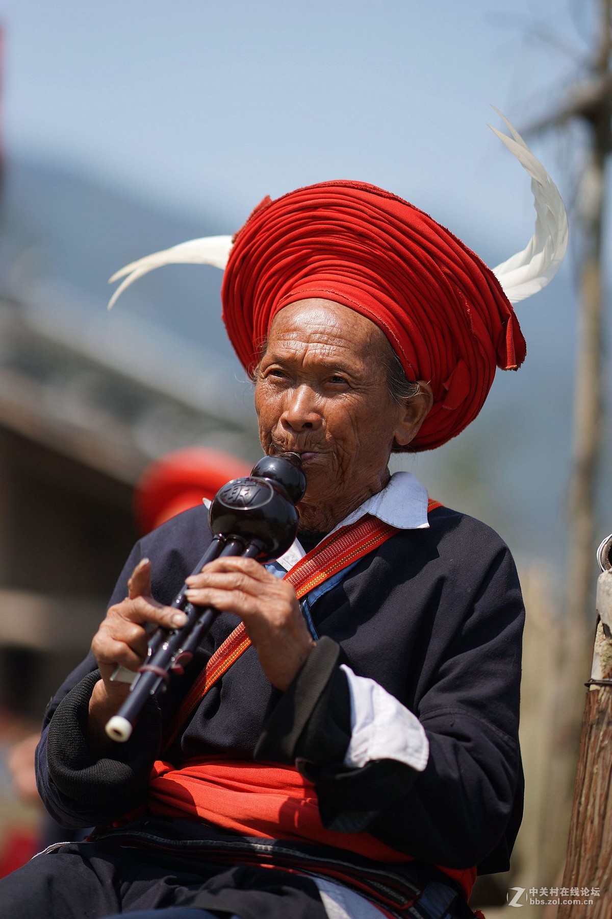 吹葫芦丝的老人