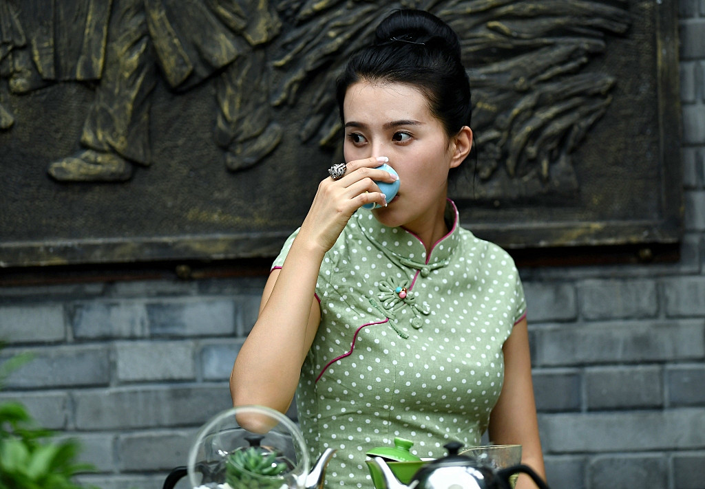 自然光线快速抓拍【成都妹子秀茶女】