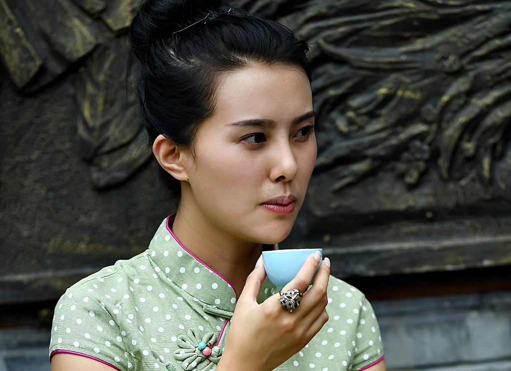 自然光线快速抓拍【成都妹子秀茶女】