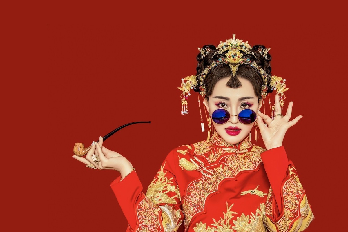 上海话剧艺术中心演员—李佳桐