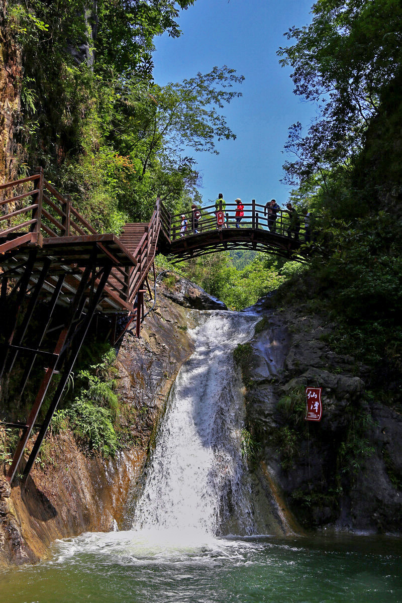 三峡奇潭景区中