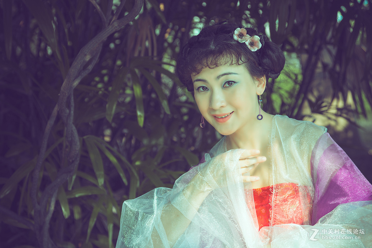 找了几块薄纱，鼓捣出一套古装！