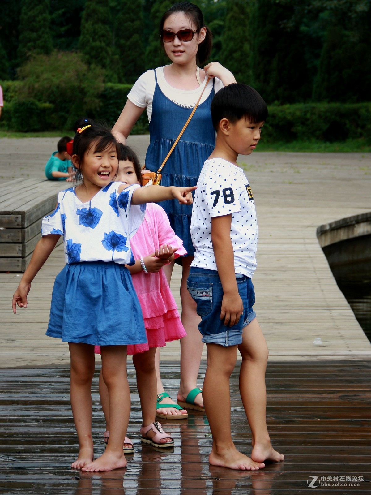 儿童人像抓拍影-------2015.8.21日沈阳浑河 长白岛公园 行摄 习作分享