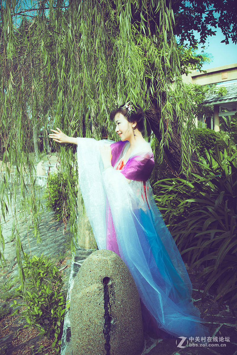 找了几块薄纱，鼓捣出一套古装！