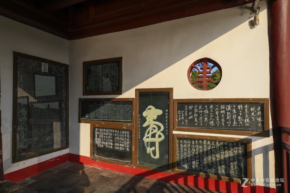 湖北黄冈一东坡赤壁。