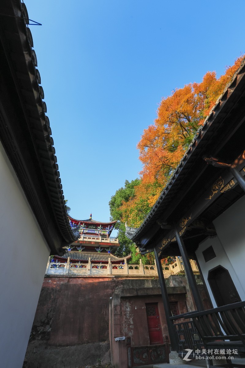 湖北黄冈一东坡赤壁。