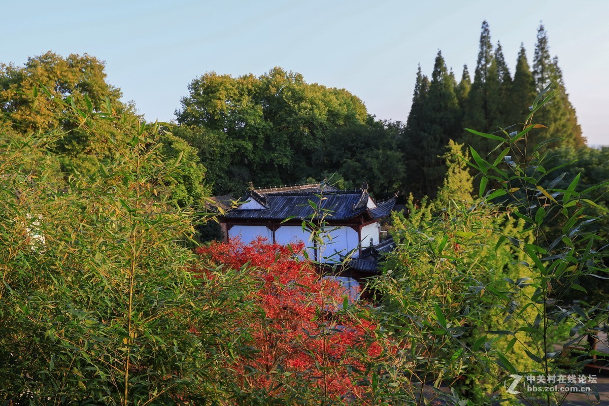 湖北黄冈一东坡赤壁。