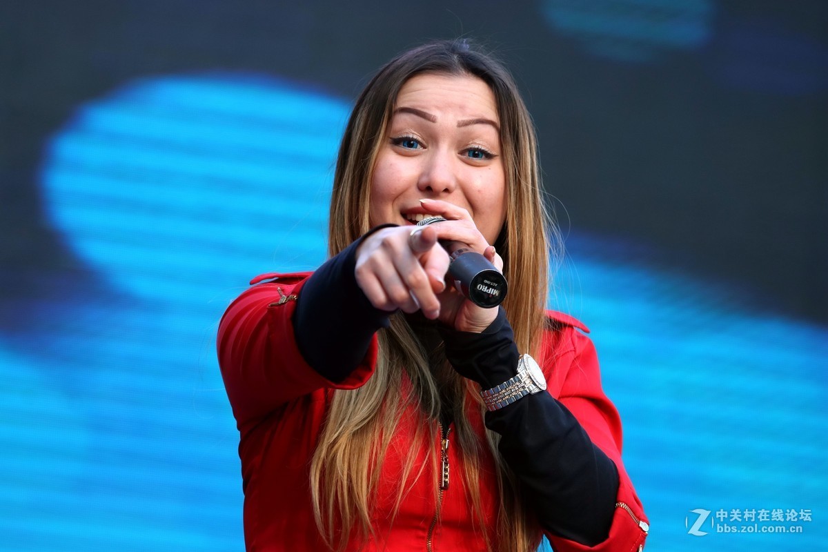 乌克兰洋妞演唱《2》