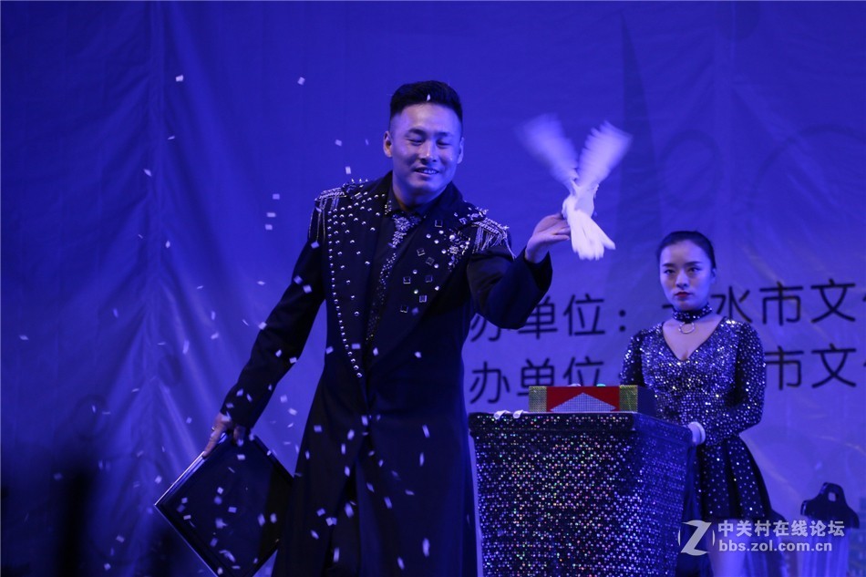 刚购到佳能7D Mark II机，舞台演出试镜（人物）