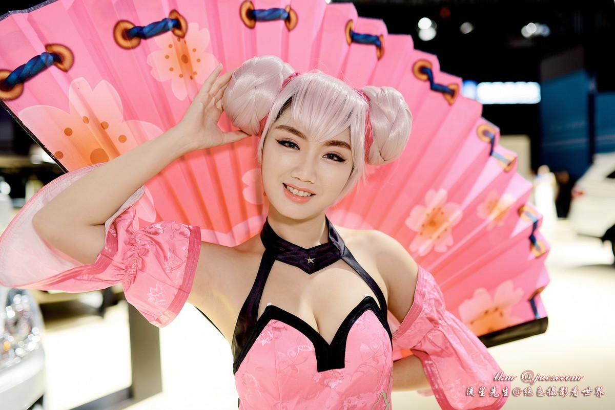 妲己！小乔！痴汉！王者荣耀COSPLAY动漫展现2017广州国际车展展台。你发现她们了吗？