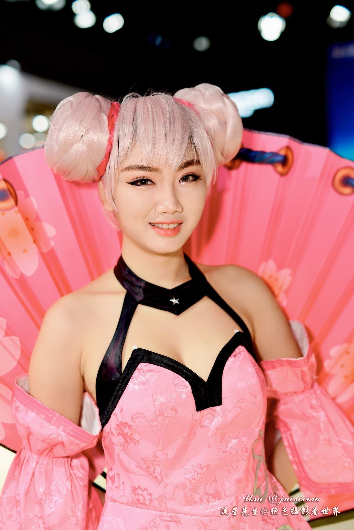 妲己！小乔！痴汉！王者荣耀COSPLAY动漫展现2017广州国际车展展台。你发现她们了吗？