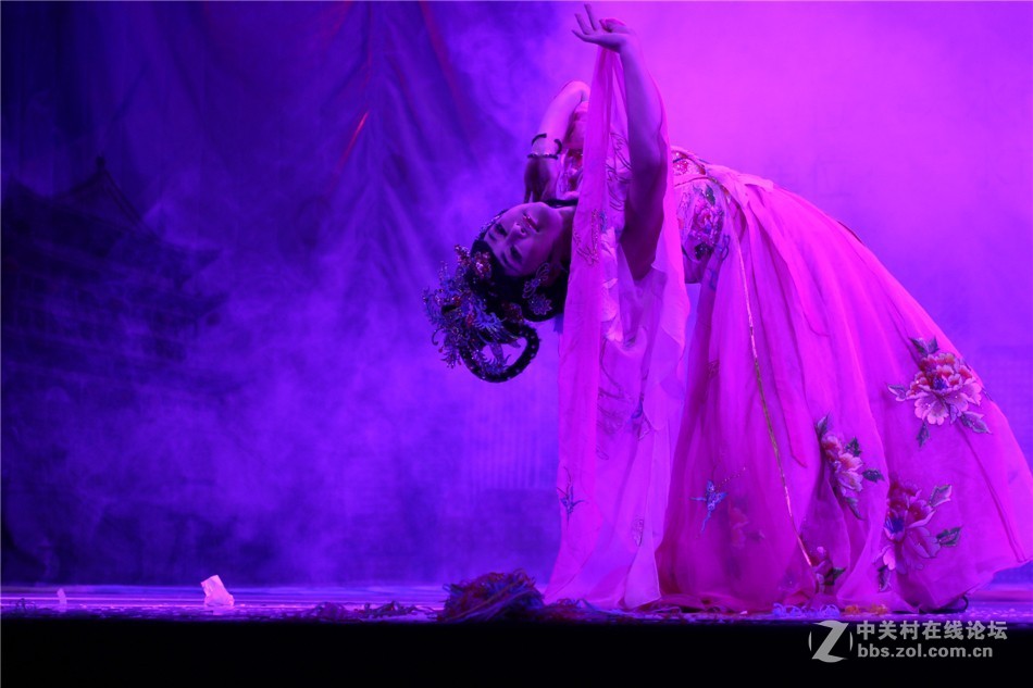 刚购到佳能7D Mark II机，舞台演出试镜（人物）