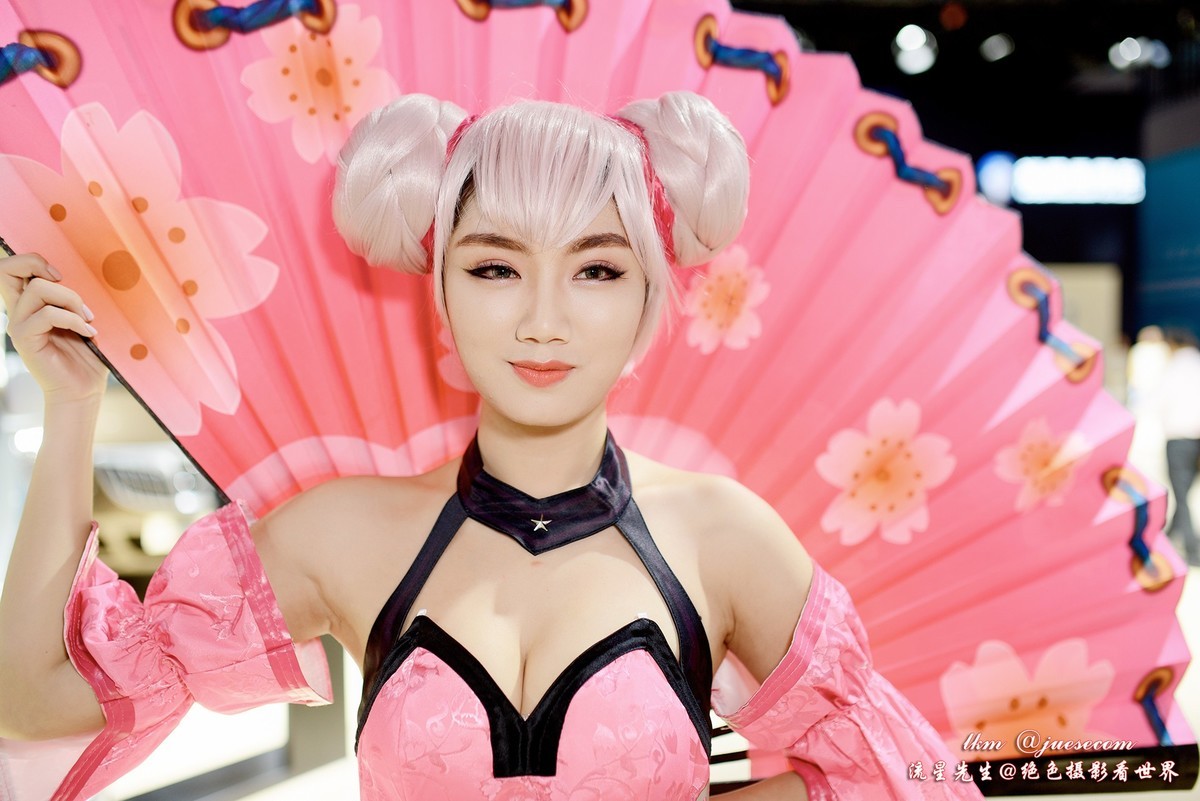 妲己！小乔！痴汉！王者荣耀COSPLAY动漫展现2017广州国际车展展台。你发现她们了吗？
