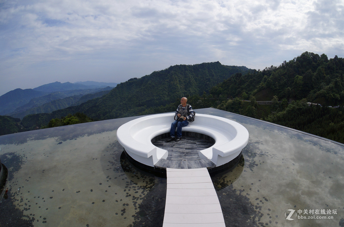 峨眉山半山上的雲中花嶺