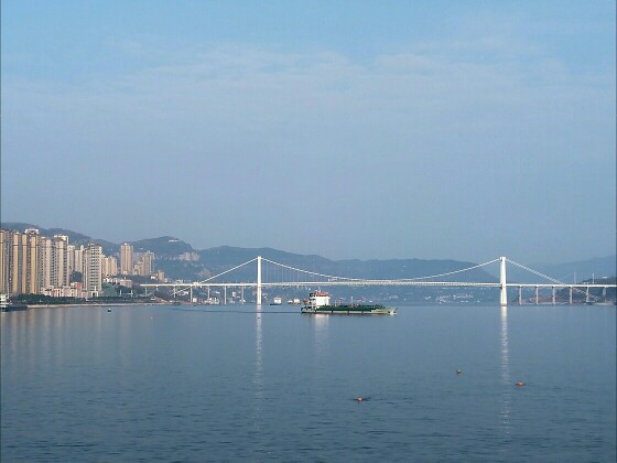 阳光里的长江