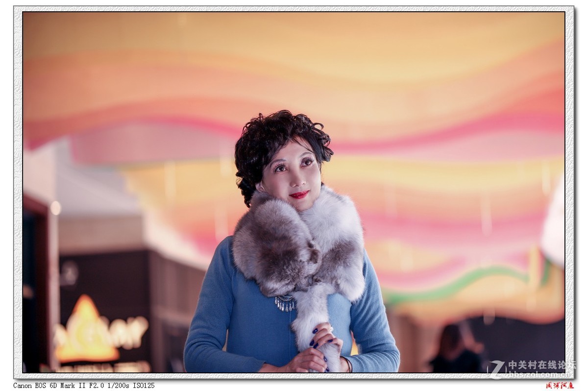 上海地铁2号线世纪大道出口酒吧拍人像