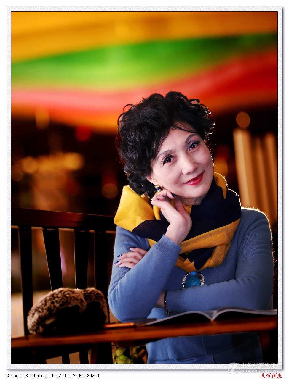 上海地铁2号线世纪大道出口酒吧拍人像