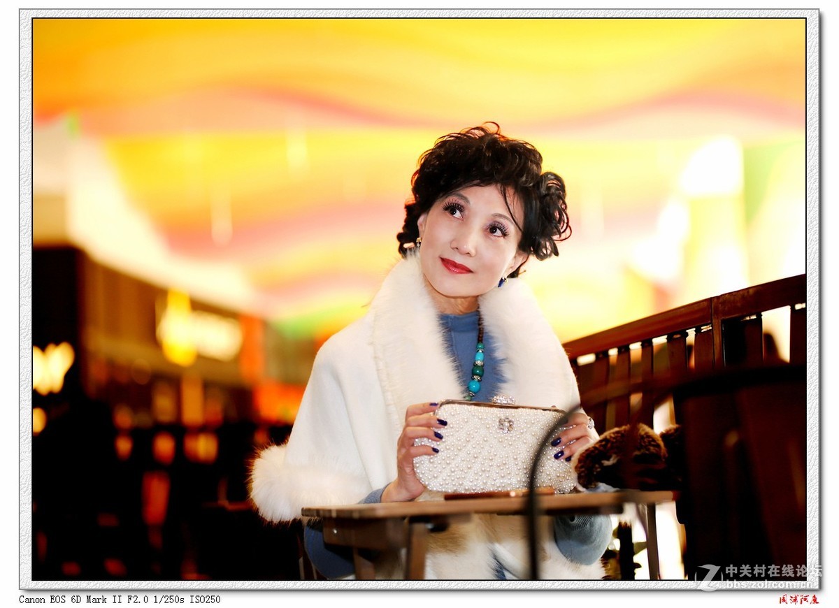 上海地铁2号线世纪大道出口酒吧拍人像