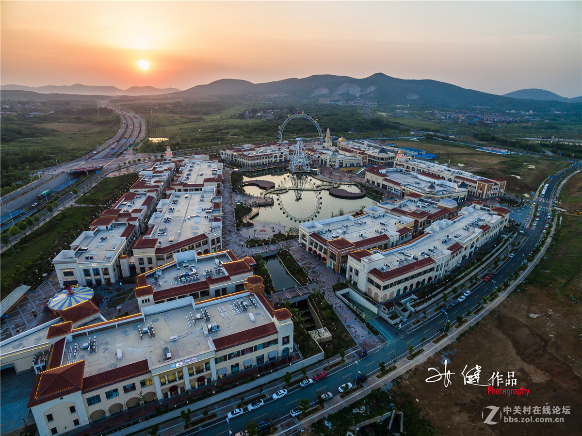 汤山百联奥特莱斯广场