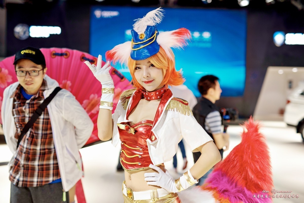 妲己！小乔！再加痴汉！王者荣耀动漫展现2017广州国际车展展台。你找到她们了吗