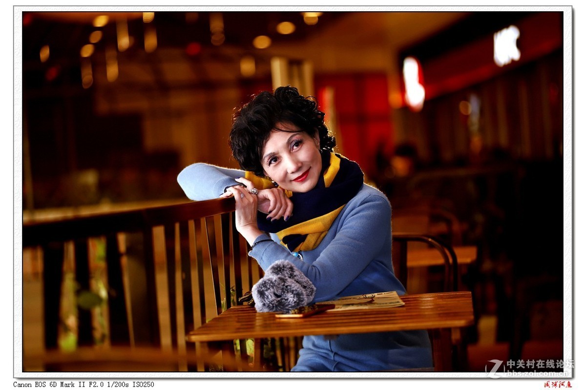 上海地铁2号线世纪大道出口酒吧拍人像