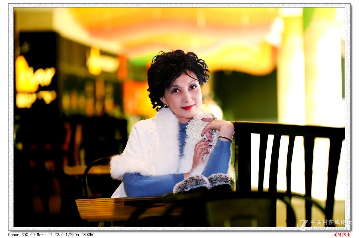 上海地铁2号线世纪大道出口酒吧拍人像