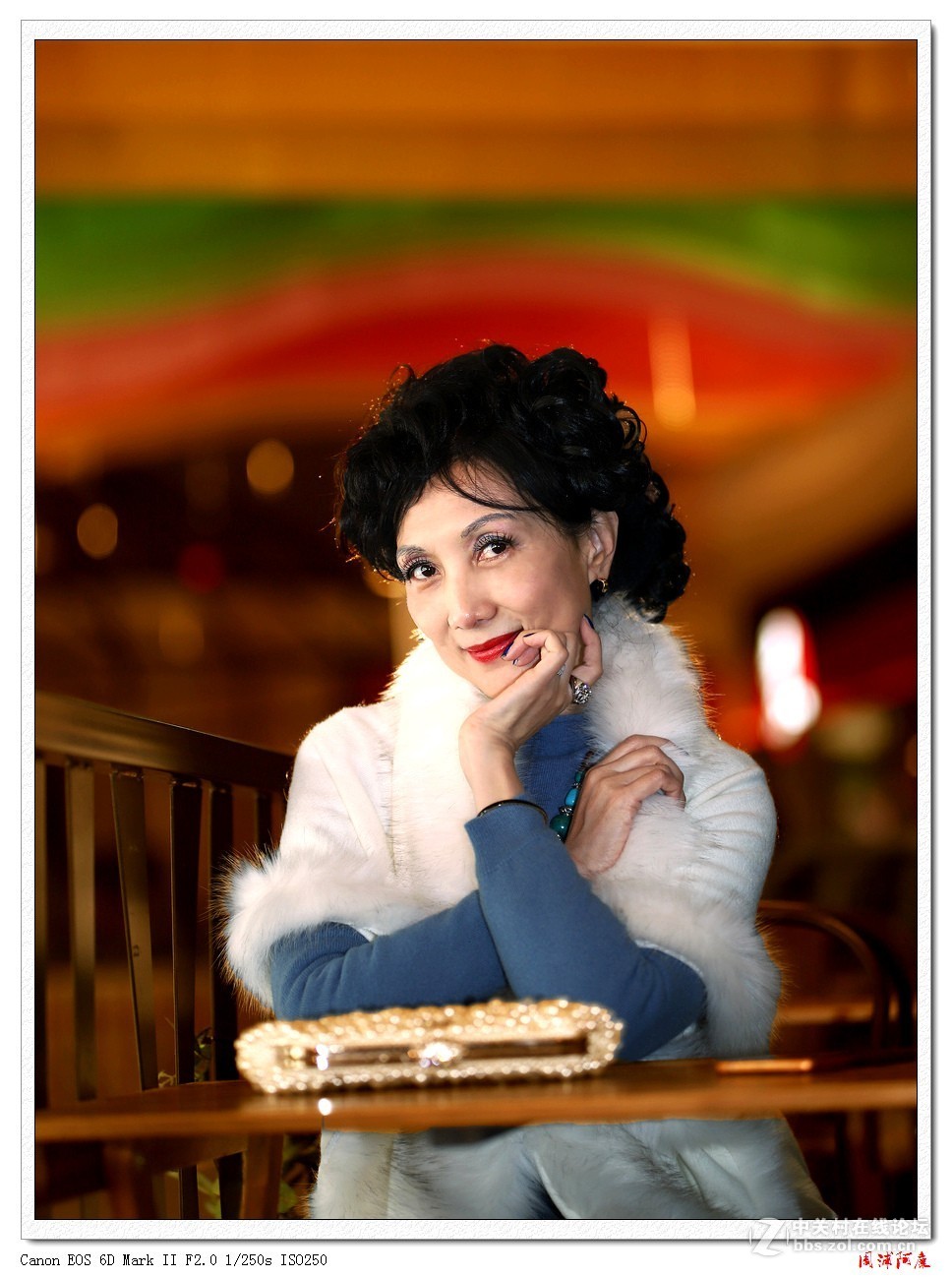 上海地铁2号线世纪大道出口酒吧拍人像