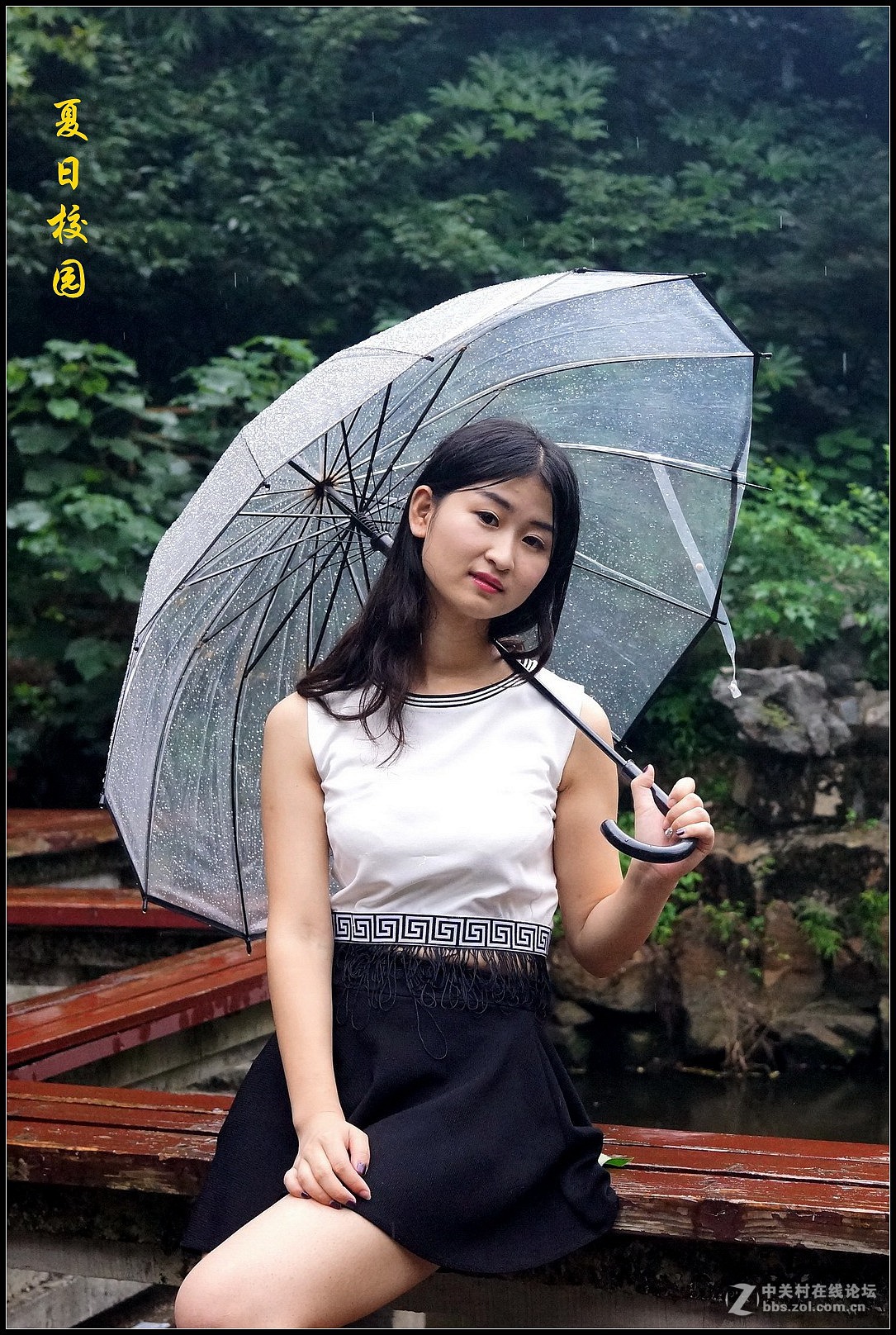 夏日校园里的学生妹