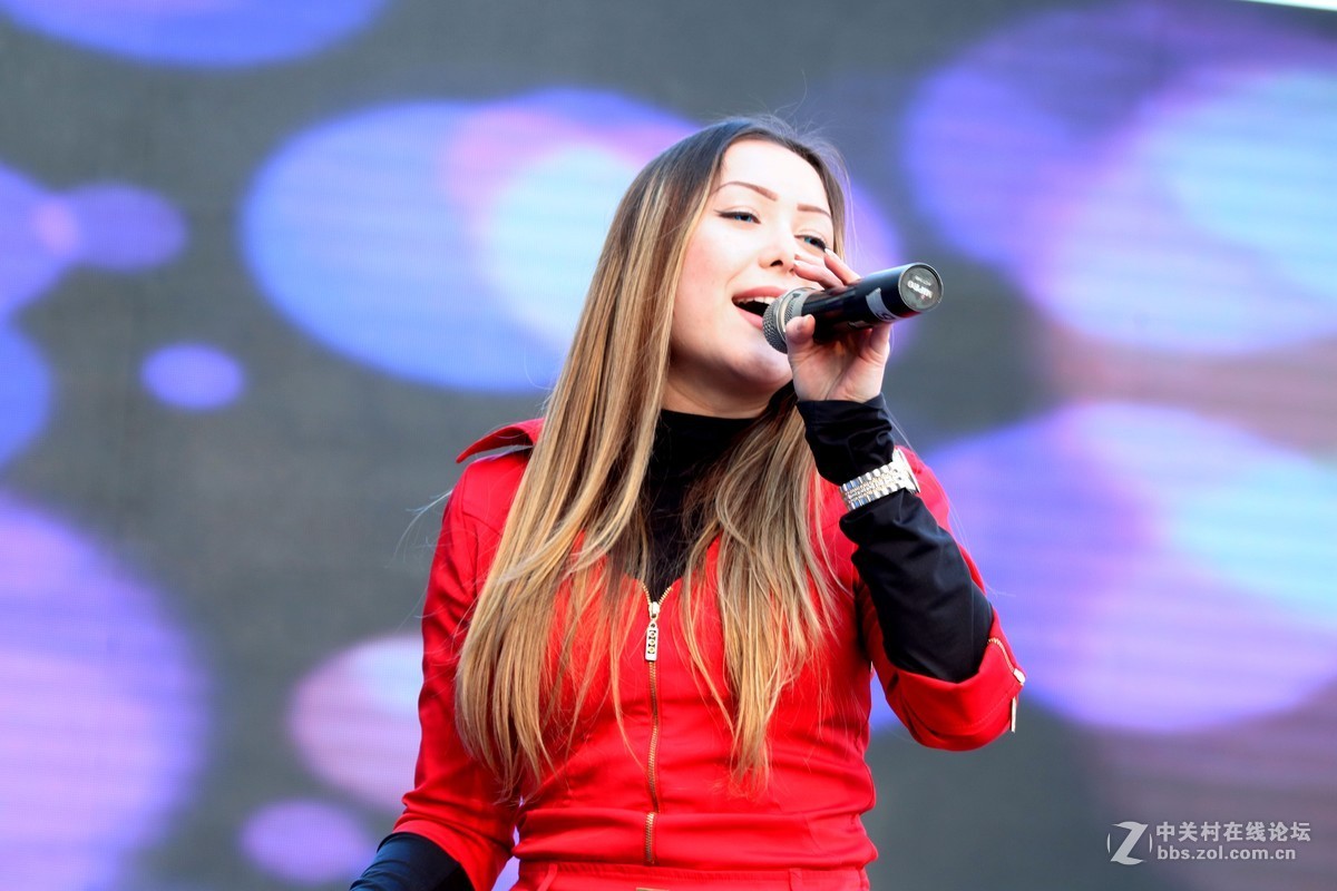 乌克兰洋妞演唱《3》完结篇