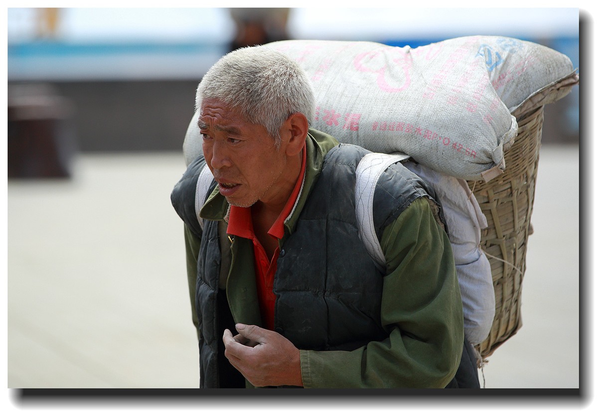 #佳能月赛-最可爱的人#_【背山工】