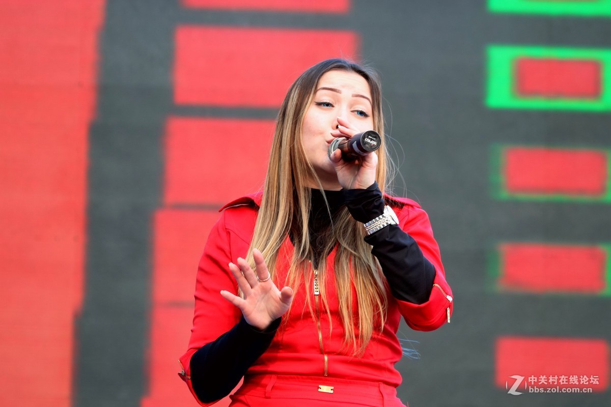 乌克兰洋妞演唱《3》完结篇