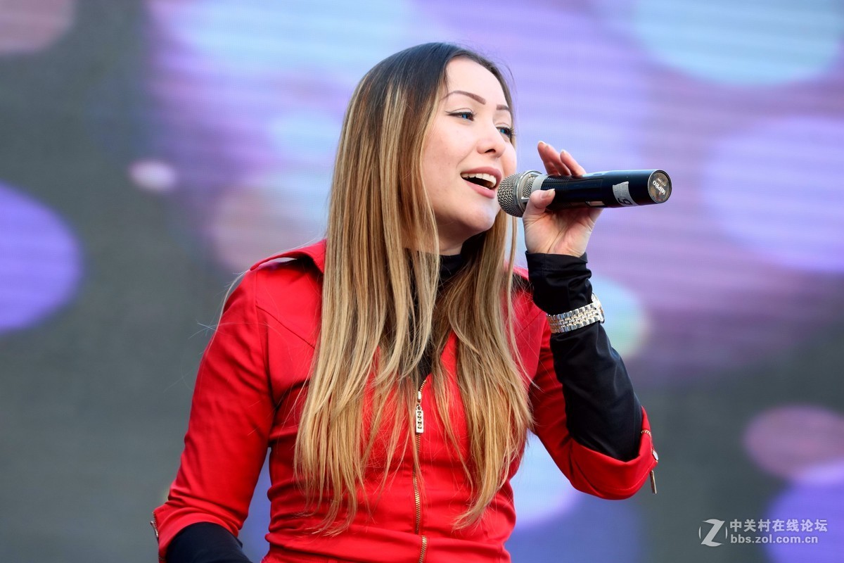 乌克兰洋妞演唱《3》完结篇