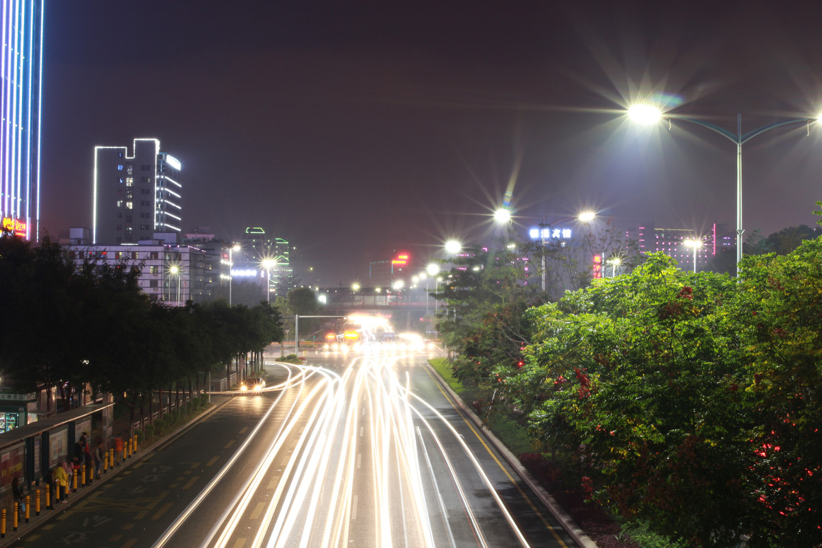 700D+永诺35 f2 原图直出。求轻喷