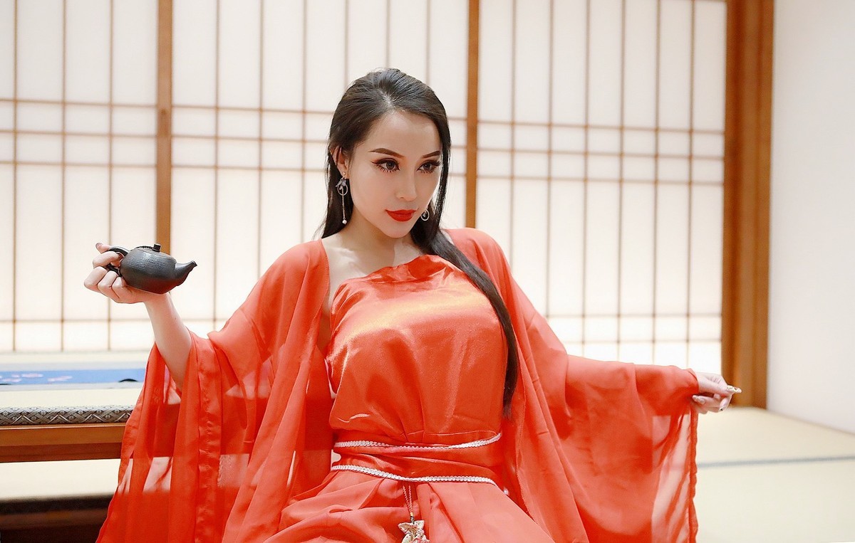 日式榻榻米拍美女