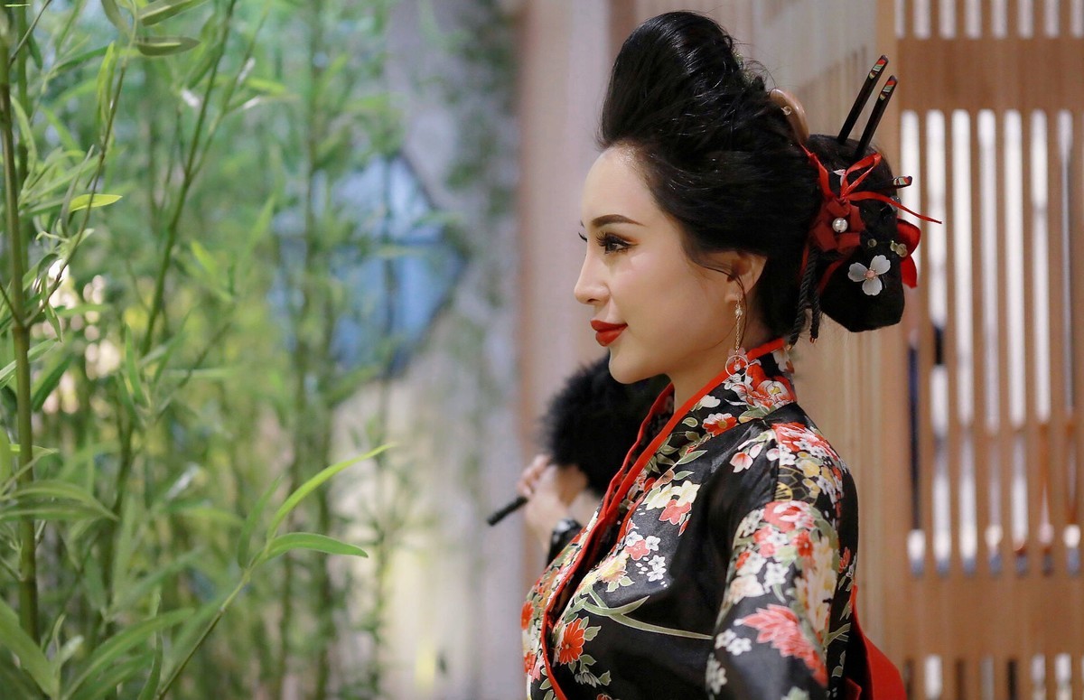 日式榻榻米拍美女