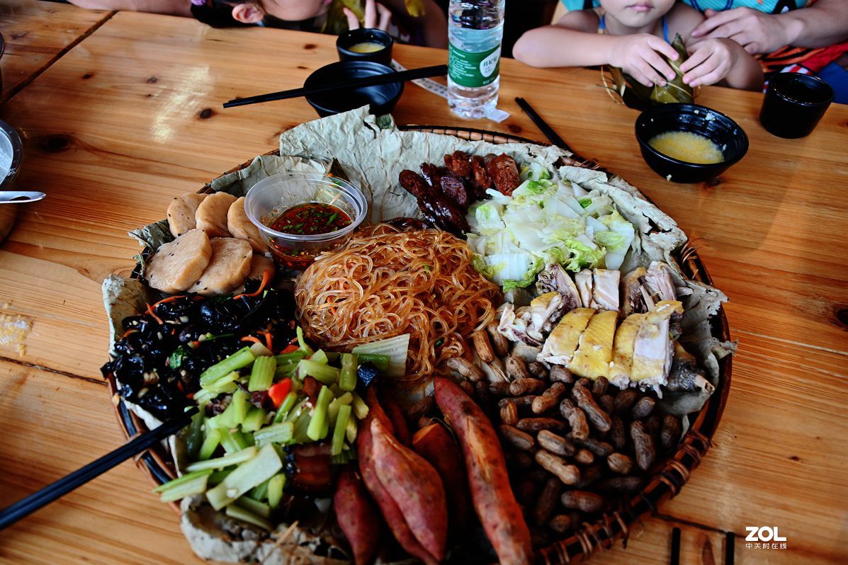 桂越柬游318广西巴马县长寿岛长桌宴